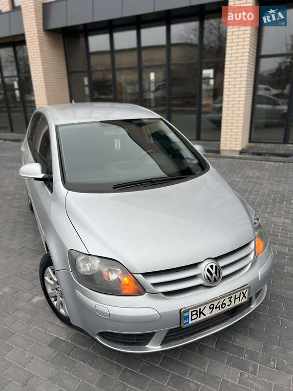 Хэтчбек Volkswagen Golf 2005 в Виннице