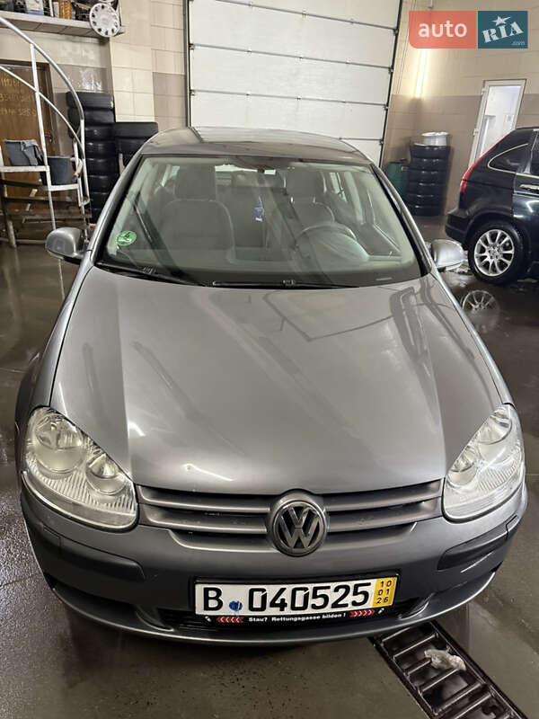 Хетчбек Volkswagen Golf 2004 в Долині