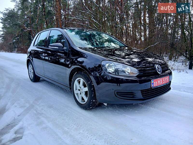 Хэтчбек Volkswagen Golf 2010 в Киеве