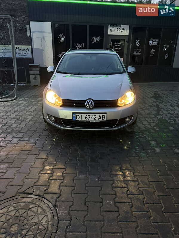 Универсал Volkswagen Golf 2011 в Сваляве