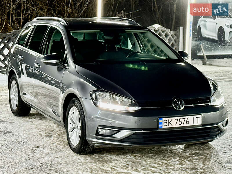 Універсал Volkswagen Golf 2017 в Рівному
