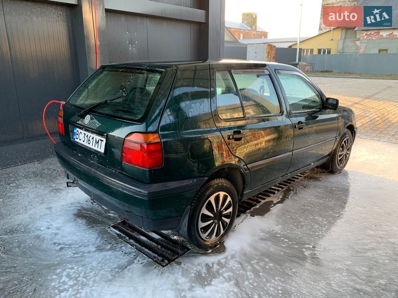 Хэтчбек Volkswagen Golf 1994 в Дрогобыче
