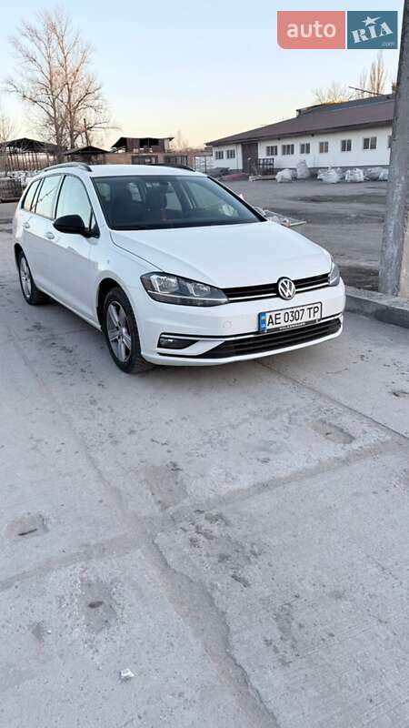 Універсал Volkswagen Golf 2018 в Дніпрі
