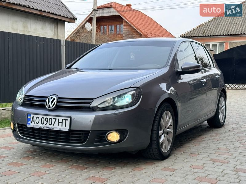 Хэтчбек Volkswagen Golf 2012 в Сваляве