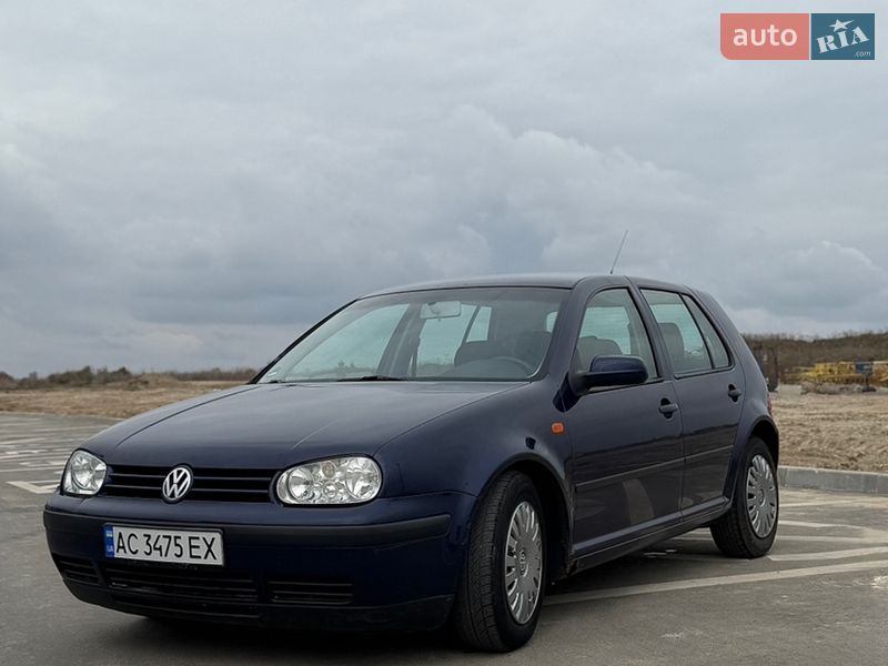 Хэтчбек Volkswagen Golf 2002 в Ровно