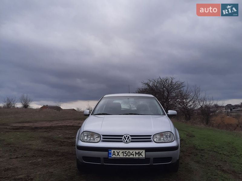 Хэтчбек Volkswagen Golf 2002 в Харькове