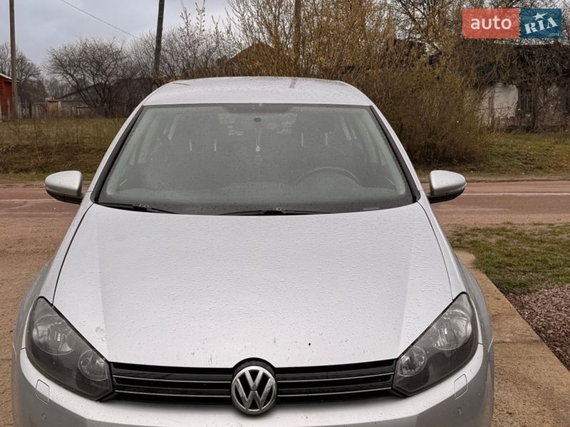 Хэтчбек Volkswagen Golf 2011 в Коростене