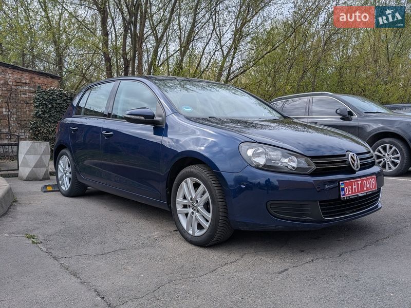 Хэтчбек Volkswagen Golf 2010 в Луцке