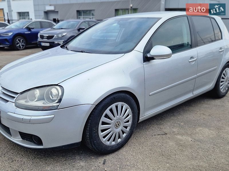Хэтчбек Volkswagen Golf 2005 в Киеве