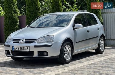 Хэтчбек Volkswagen Golf 2004 в Заречном