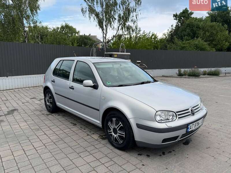 Хэтчбек Volkswagen Golf 2000 в Городенке