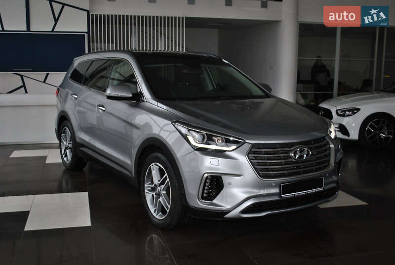Внедорожник / Кроссовер Hyundai Grand Santa Fe 2017 в Ровно