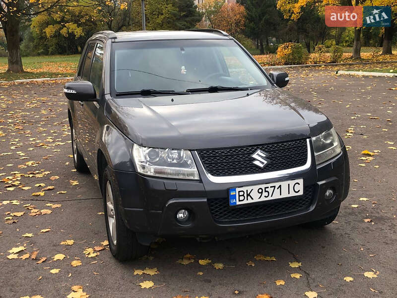 Внедорожник / Кроссовер Suzuki Grand Vitara 2011 в Ровно Внедорожник / Кроссовер Suzuki Grand Vitara 2011 в Ровно