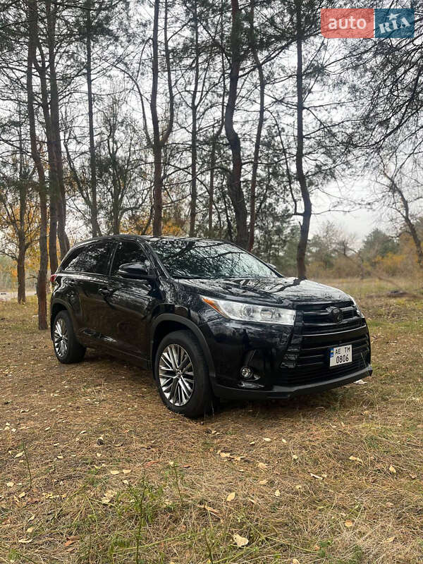 Позашляховик / Кросовер Toyota Highlander 2017 в Дніпрі