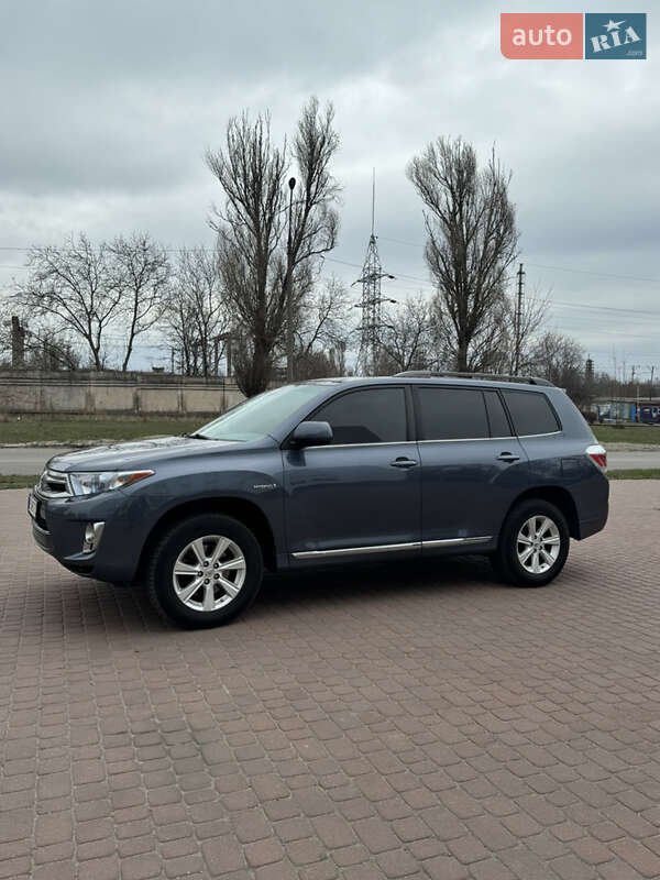 Внедорожник / Кроссовер Toyota Highlander 2013 в Каменском Внедорожник / Кроссовер Toyota Highlander 2013 в Каменском