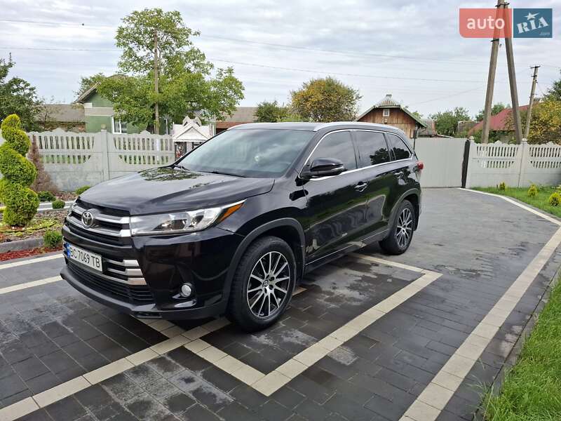 Внедорожник / Кроссовер Toyota Highlander 2019 в Львове