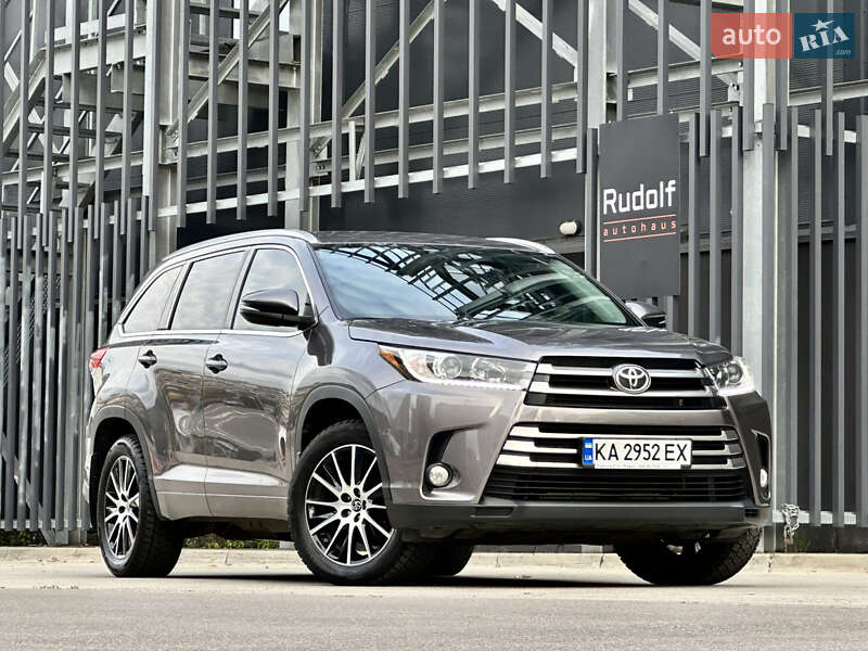 Внедорожник / Кроссовер Toyota Highlander 2019 в Киеве