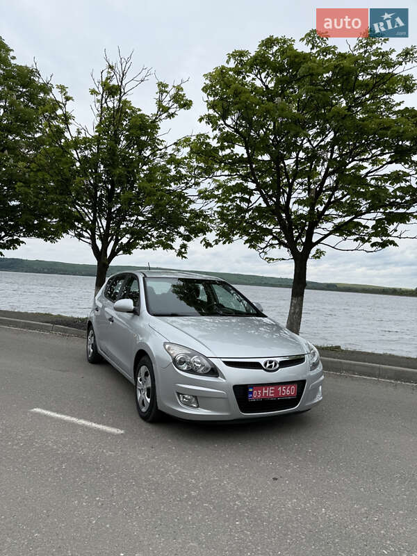 Хэтчбек Hyundai i30 2009 в Бурштыне Хэтчбек Hyundai i30 2009 в Бурштыне