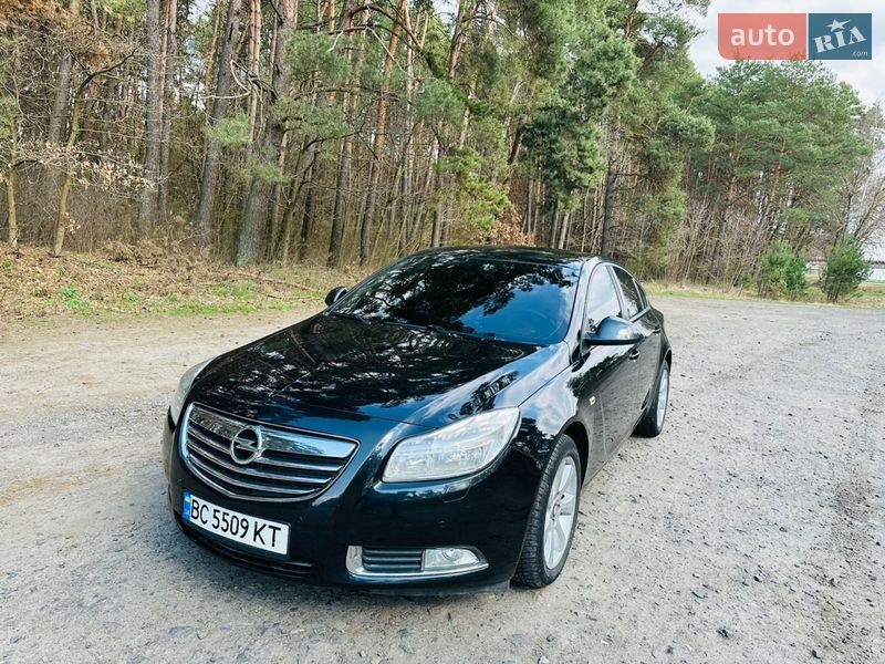 Седан Opel Insignia 2013 в Володимирі