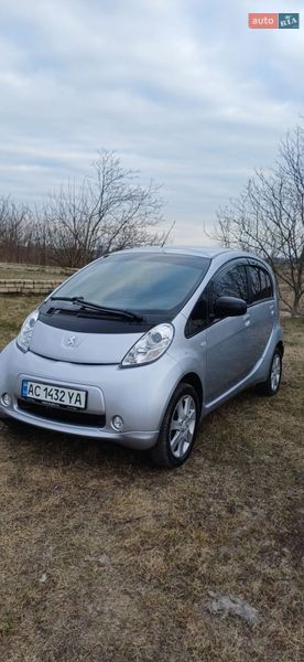 Хэтчбек Peugeot iOn 2011 в Владимире Хэтчбек Peugeot iOn 2011 в Владимире