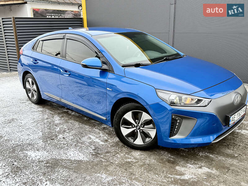 Хэтчбек Hyundai Ioniq 2017 в Днепре Хэтчбек Hyundai Ioniq 2017 в Днепре