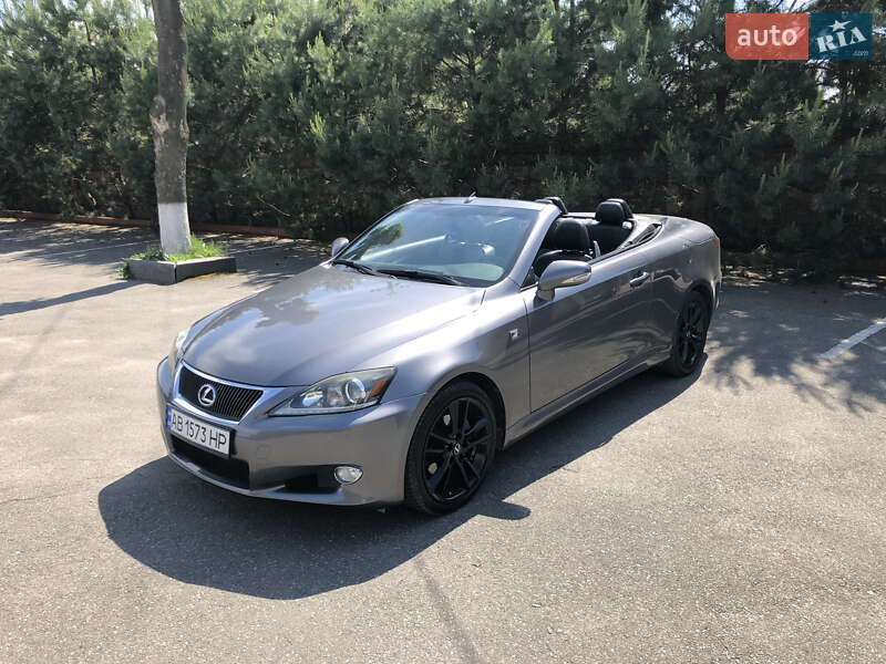 Седан Lexus IS 2014 в Гнівані