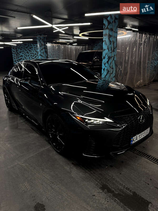 Седан Lexus IS 2024 в Киеве