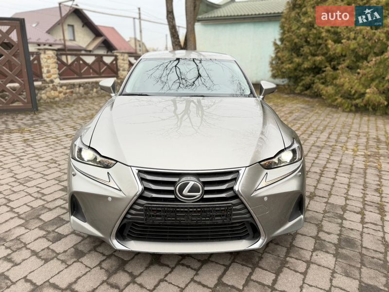 Седан Lexus IS 2017 в Калуші