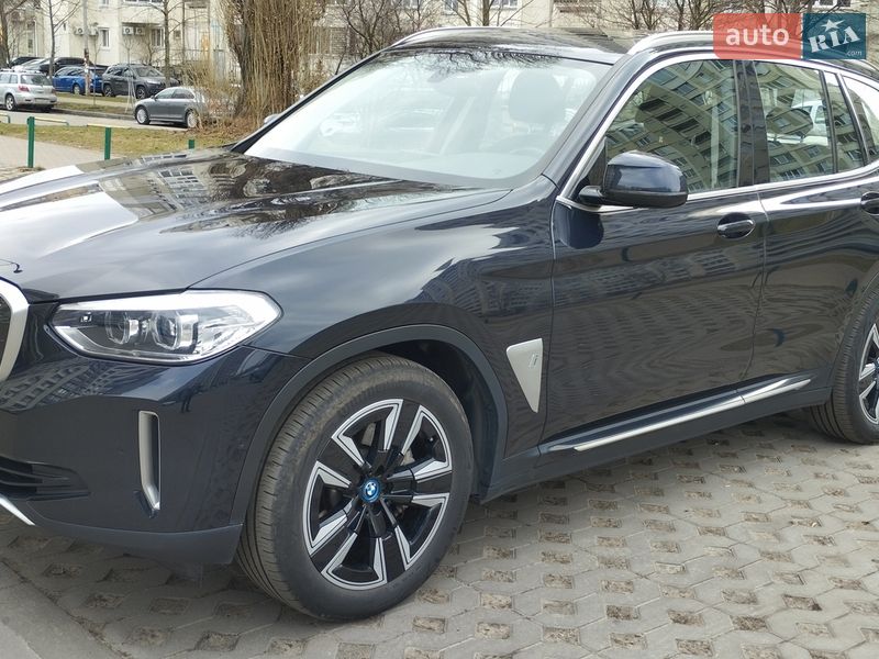Внедорожник / Кроссовер BMW iX3 2021 в Киеве