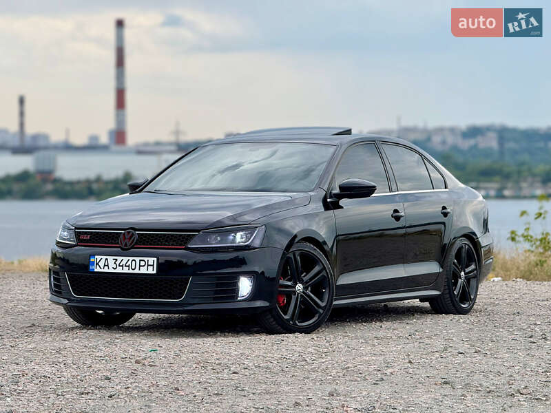 Седан Volkswagen Jetta 2014 в Днепре