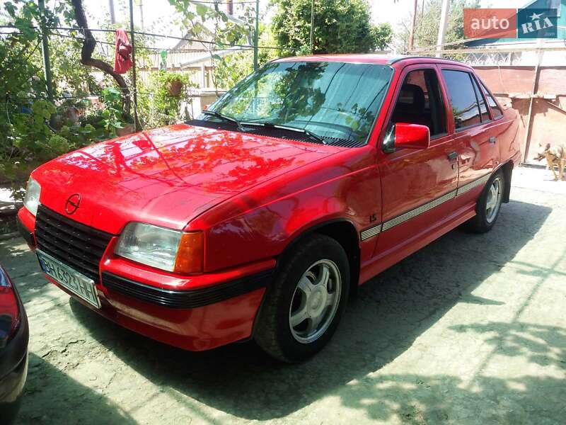Седан Opel Kadett 1987 в Измаиле