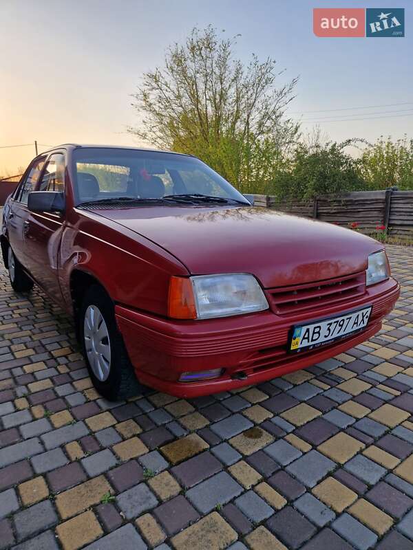Седан Opel Kadett 1991 в Южноукраинске Седан Opel Kadett 1991 в Южноукраинске
