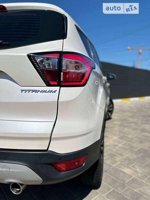 Внедорожник / Кроссовер Ford Kuga 2017 в Ирпене