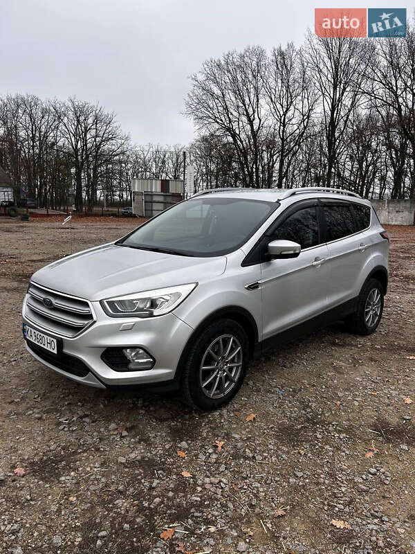 Внедорожник / Кроссовер Ford Kuga 2019 в Умани