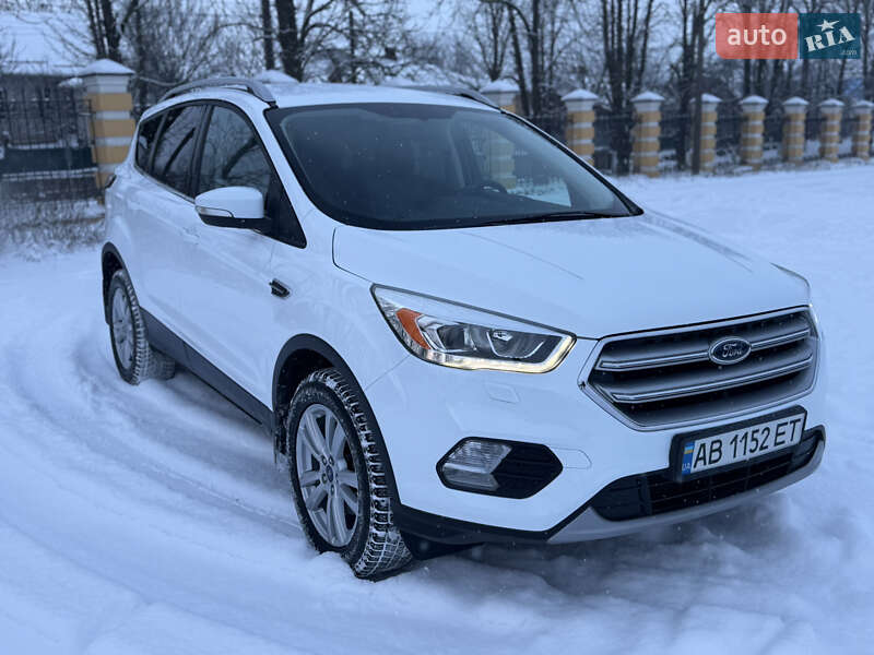 Внедорожник / Кроссовер Ford Kuga 2016 в Тульчине