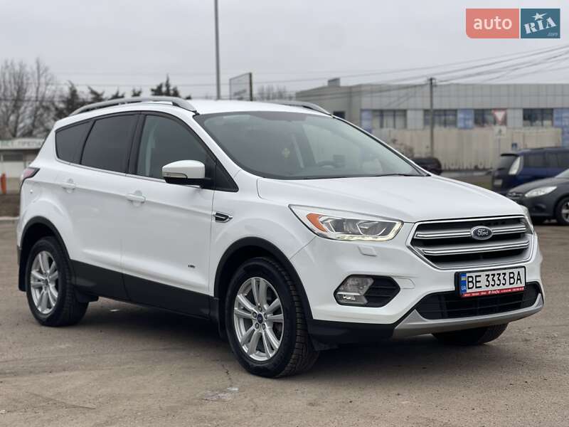 Внедорожник / Кроссовер Ford Kuga 2016 в Николаеве