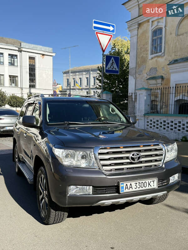Позашляховик / Кросовер Toyota Land Cruiser 2011 в Києві
