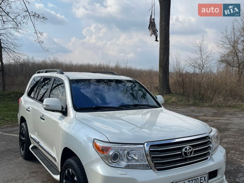 Внедорожник / Кроссовер Toyota Land Cruiser 2013 в Звенигородке