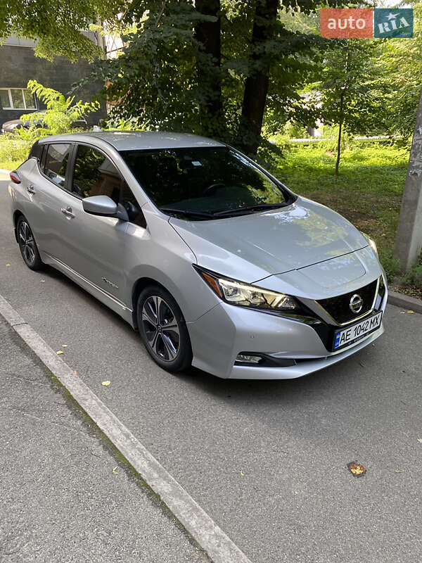 Хетчбек Nissan Leaf 2018 в Дніпрі Хетчбек Nissan Leaf 2018 в Дніпрі