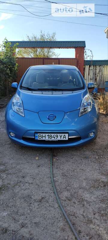 Хэтчбек Nissan Leaf 2011 в Одессе Хэтчбек Nissan Leaf 2011 в Одессе