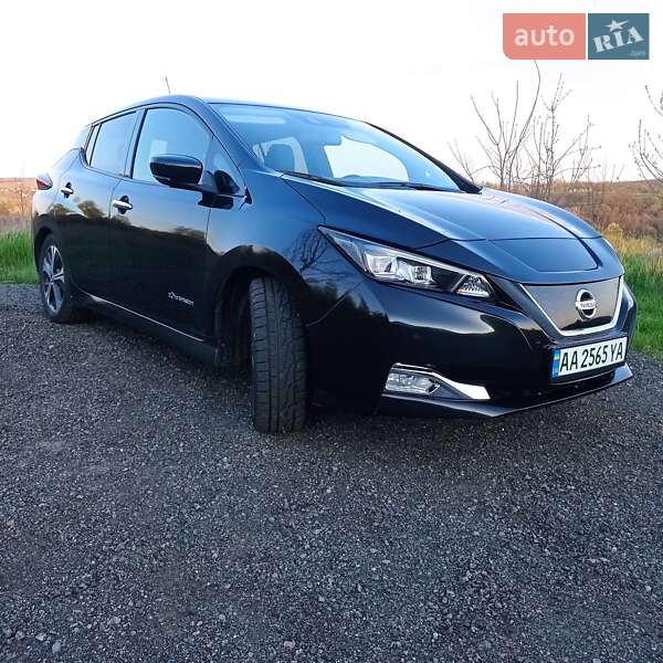 Хэтчбек Nissan Leaf 2018 в Киеве