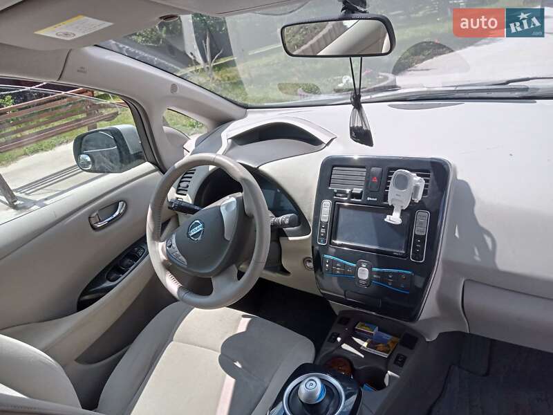 Хэтчбек Nissan Leaf 2011 в Львове Хэтчбек Nissan Leaf 2011 в Львове