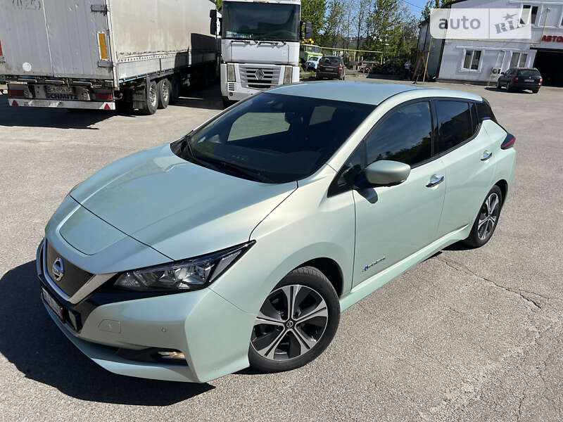 Хэтчбек Nissan Leaf 2018 в Чернигове Хэтчбек Nissan Leaf 2018 в Чернигове