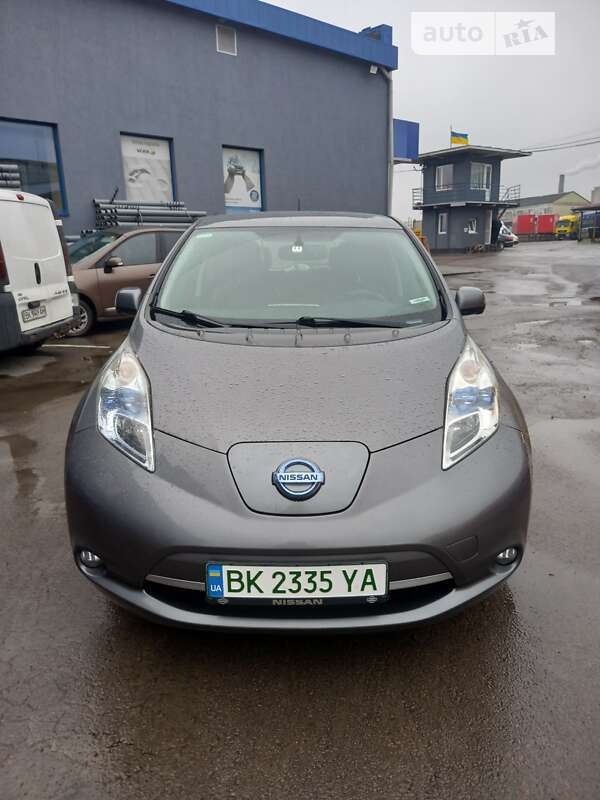 Хэтчбек Nissan Leaf 2016 в Ровно