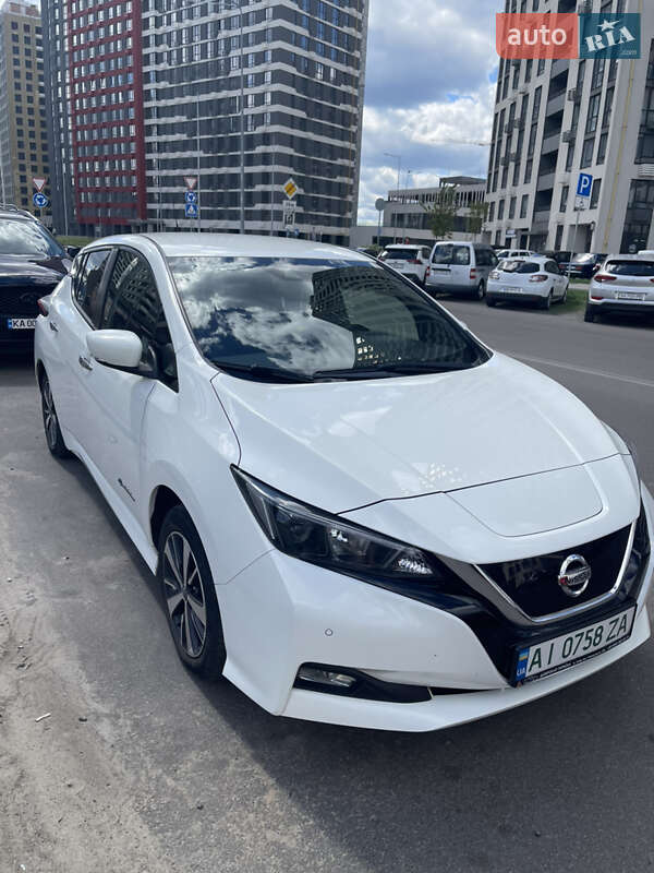 Хэтчбек Nissan Leaf 2018 в Киеве