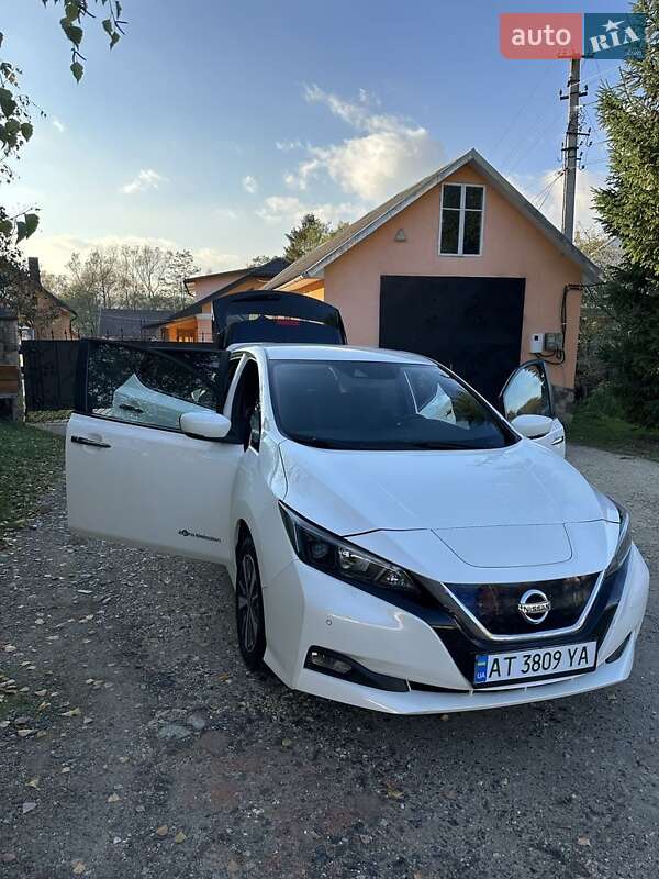 Хэтчбек Nissan Leaf 2018 в Монастыриске Хэтчбек Nissan Leaf 2018 в Монастыриске