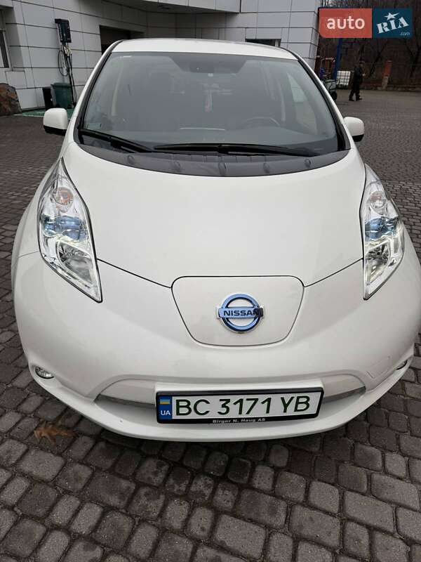 Хэтчбек Nissan Leaf 2017 в Львове Хэтчбек Nissan Leaf 2017 в Львове