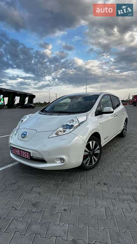 Хэтчбек Nissan Leaf 2015 в Николаеве