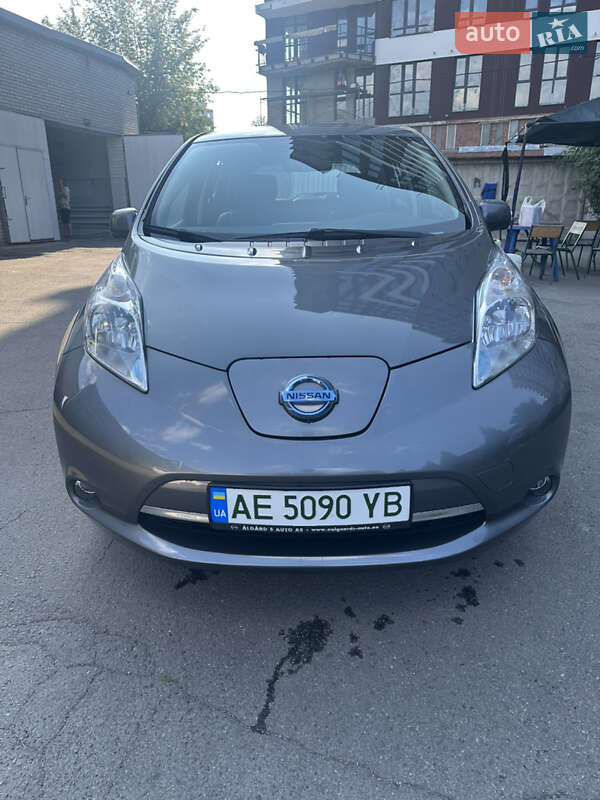 Хетчбек Nissan Leaf 2017 в Дніпрі Хетчбек Nissan Leaf 2017 в Дніпрі