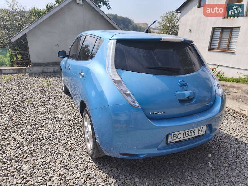 Хэтчбек Nissan Leaf 2011 в Николаеве